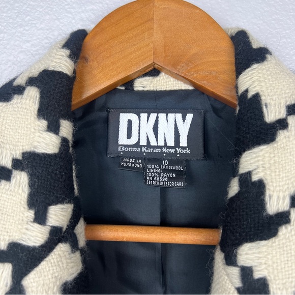 DKNY Houndstooth Tweed Black and Cream 2 Button Wool Blazer with Front Pockets - Picture 4 of 8